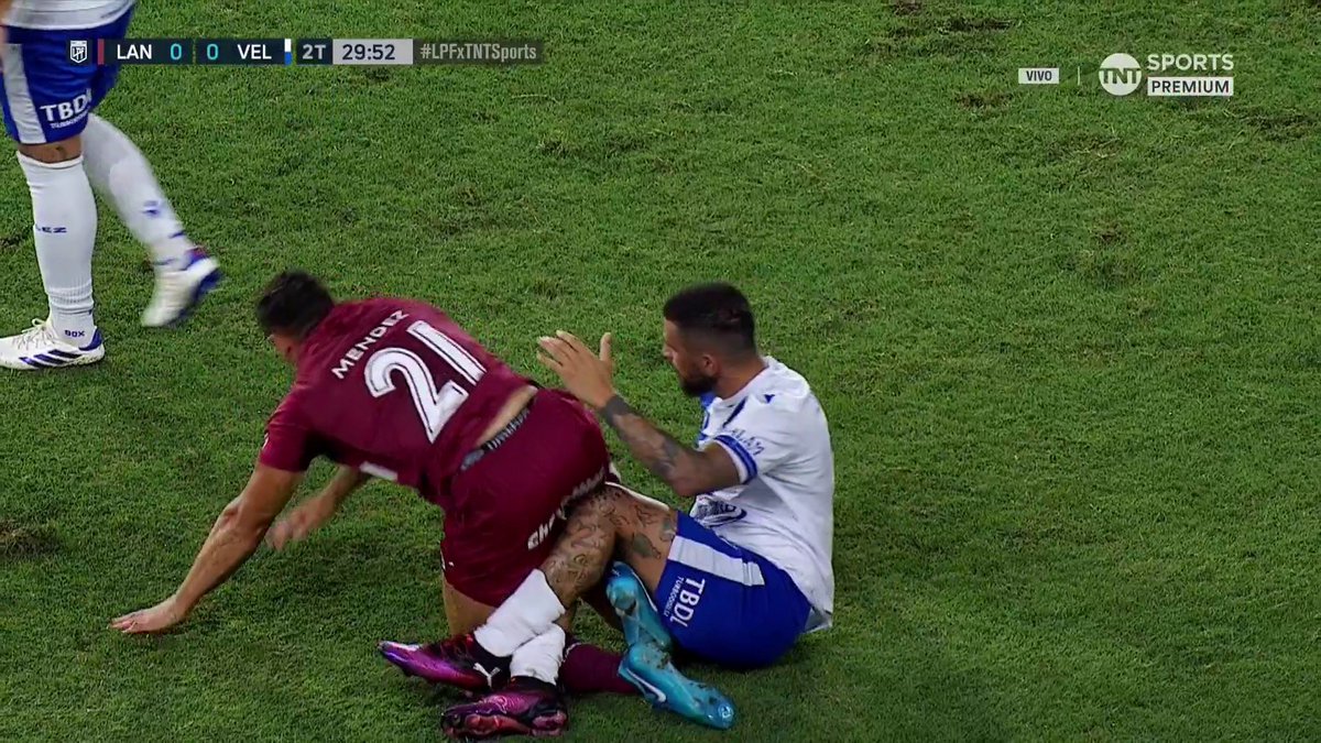 "UNA VERGA" Por el partido que jugaron Lanús y Vélez que igualaron sin goles por el Torneo Apertura de Argentina. Realmente fue una pija, que alguien me devuelva las horas que perdí viendo este partido de mierda, son horribles los hijos de re mil putas.