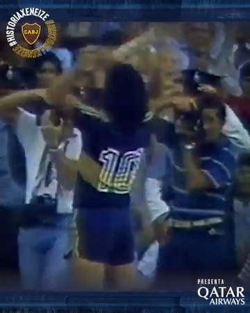 #UnDiaComoHoy en 1981, fue el DEBUT OFICIAL de DIEGO ARMANDO MARADONA con la camiseta de #Boca, fue en el 4-1 ante Talleres por la 1° fecha del Torneo Metropolitano en #LaBombonera. #DiegoEterno ♾️