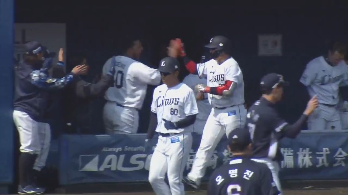 頼れる男の一発‼️ 埼玉西武 #炭谷銀仁朗 選手がソロホームランを放つ🔥 #seibulions 👇ライブ配信はこちら