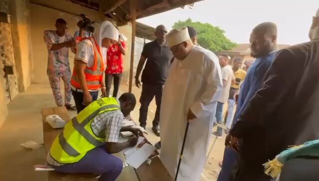 A few minutes ago, I carried out my democratic duty by casting my vote at my polling unit in Ede. I commend the good people of Osun for maintaining a peaceful and orderly atmosphere at polling units across the state and encourage everyone to exercise their democratic right. Local government elections are the closest to the grassroots, and getting it right starts with electing the right leaders. Together, we will make Osun great #OsunLGElectionDay2025