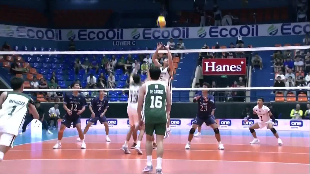 NO-LOOK SET? PANG HAIKYUU! 💯 Eco Adajar and Nath Del Pilar display perfect chemistry as Adajar delivers a stunning no-look set for a quick kill, igniting the DLSU Green Spikers against the Adamson Soaring Falcons! #OneSports #UAAPSeason87 #StrongerBetterTogether