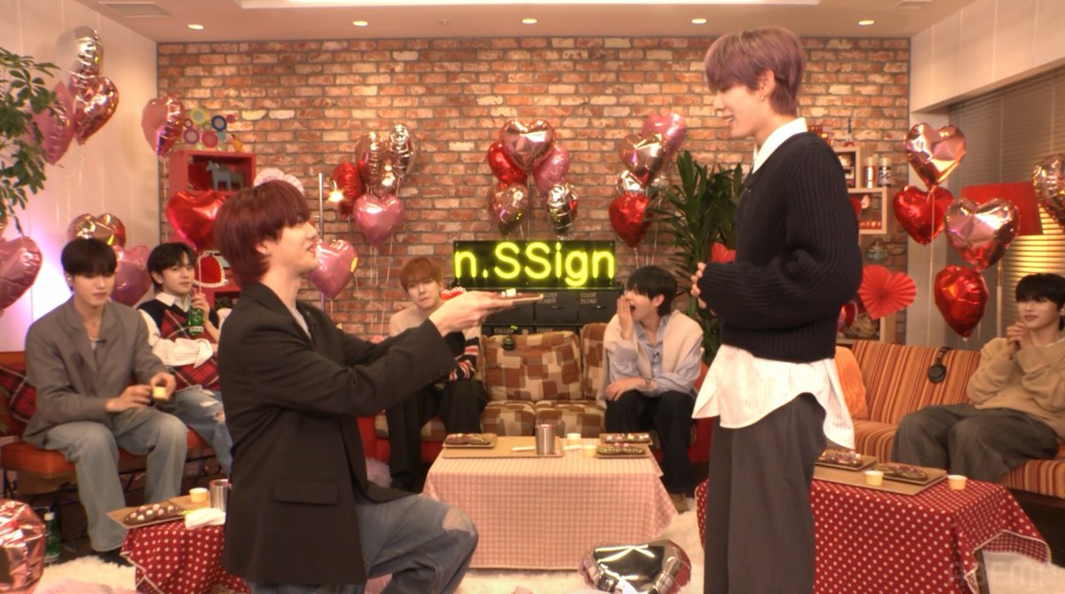 💛3/11(火)まで見逃し配信中🍫 『#nSSign Happy Valentine Party』 メンバー告白タイムをチラ見せ💌 #カズタ が現ルームメイトの #ハンジュン を捨てて 元ルームメイトの #ロビン に告白⁉️ 結果はいかに…🫣 #COSMO のみなさんの お気に入りシーンもぜひ教えてね✍️ #アベマでnSSign