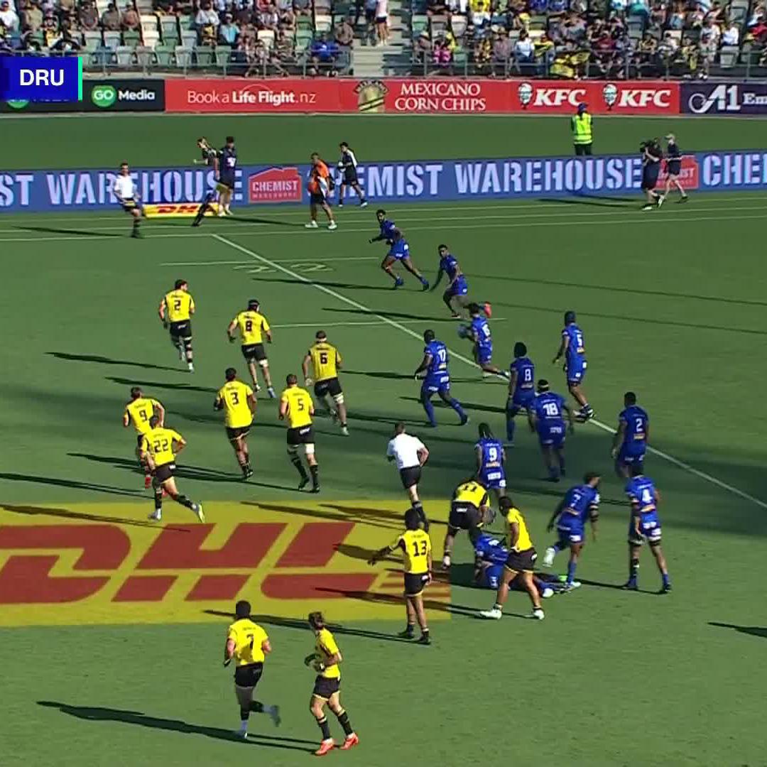Ridiculous from the Drua earlier on. FIJIAN FLAIR 😮‍💨 #SuperRugbyPacific