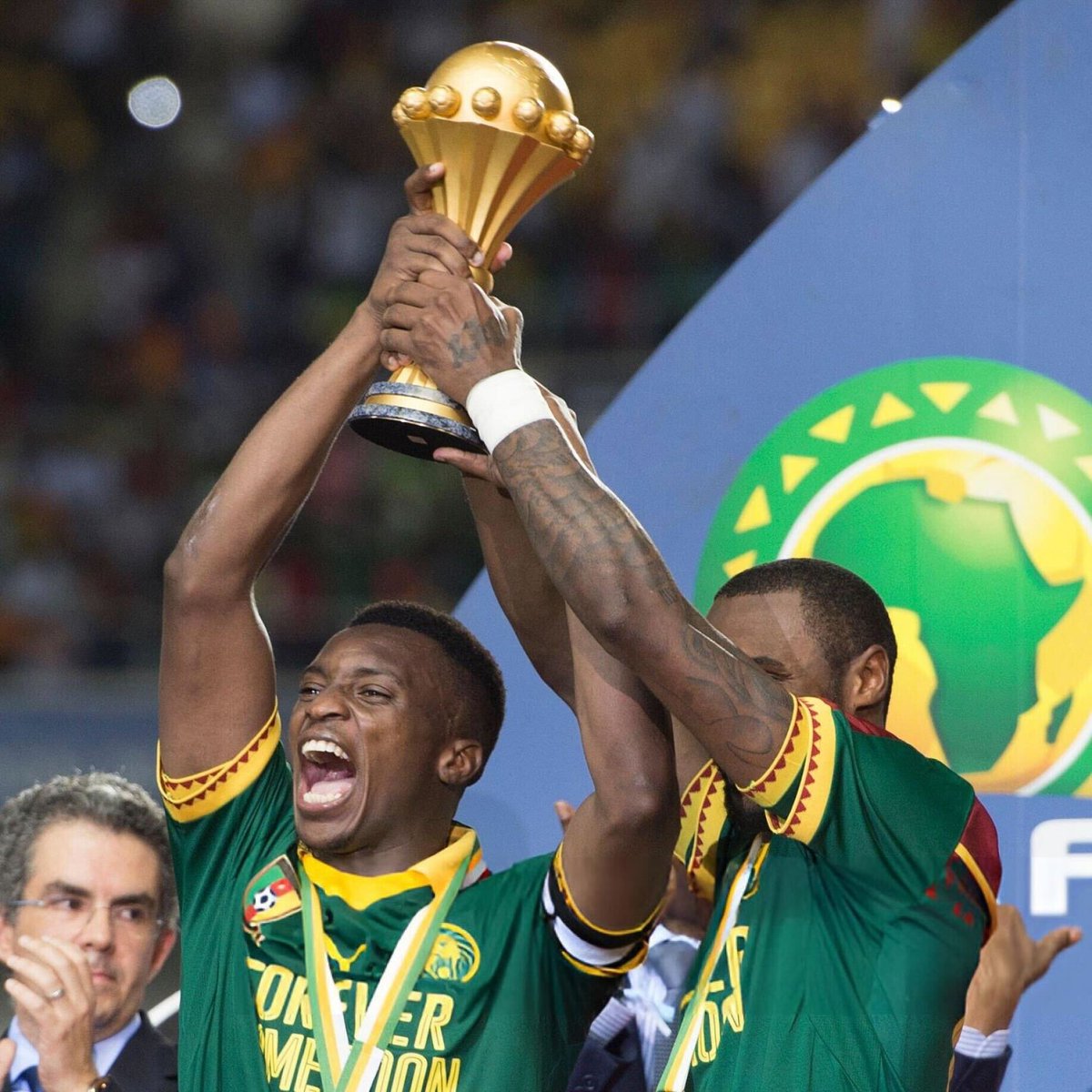 Retour sur la finale de la Coupe d’Afrique des Nations 2017. 🤩🏆🌍 Ce BUT iconique de Vincent Aboubakar qui a donné la victoire au Cameroun. ⚽️🇨🇲👏🏽 🎥 (CAF_Online)