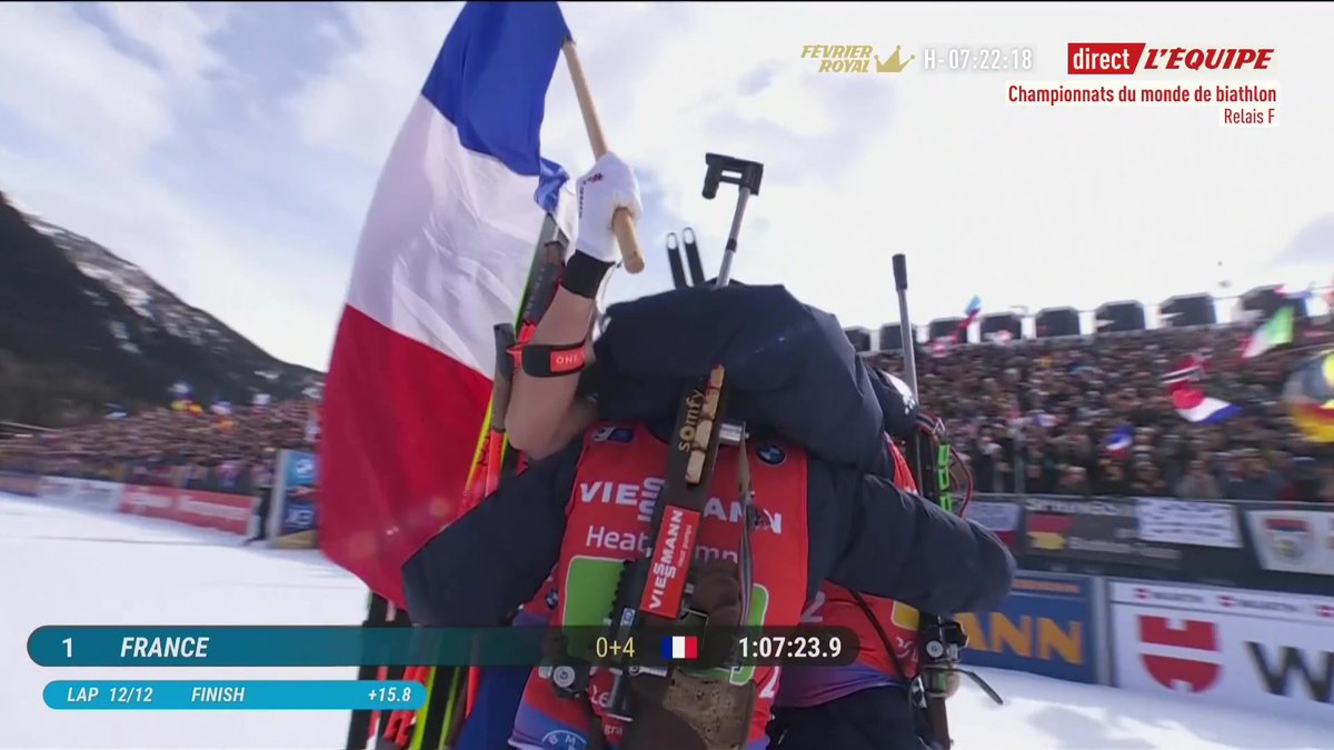 La France conserve son titre sur le relais ! Les filles étaient intouchables et Julia Simon passe la ligne avec une minute d'avance sur la Norvège 11e médaille, 6e titre, mondiaux incroyables pour les Français ! #lequipeBIATHLON