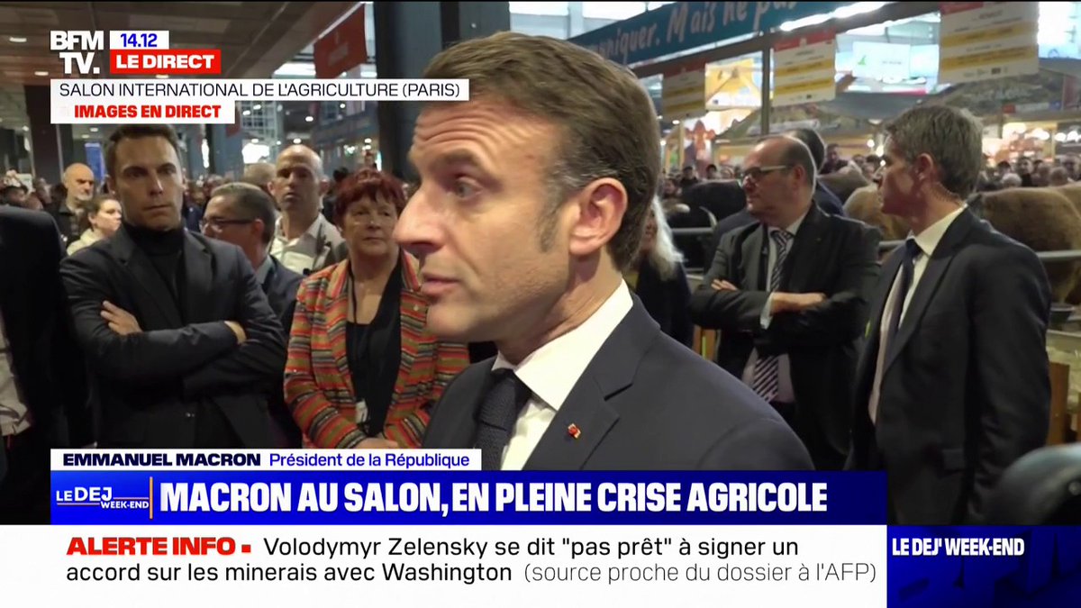 "Il faut que chacun soit dans son rôle et que personne ne déborde": Emmanuel Macron réagit à la fermeture des chaînes C8 et NRJ12