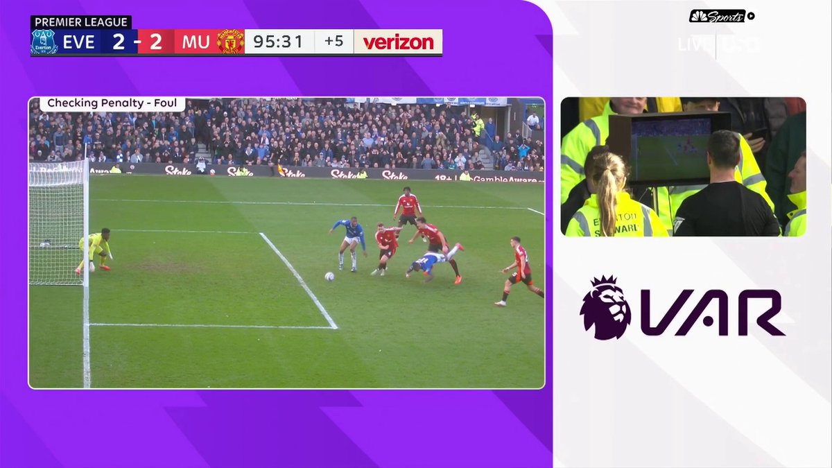 Everton had a penalty overturned in stoppage time against Man United after VAR review. 👀