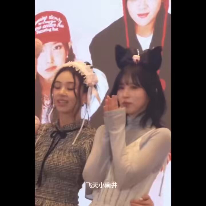 Chaeyoung holding Mina’s waist and Mina holding Chaeng’s hand holding her waist 🫠😭 My heart ❤️‍🔥🧎🏻‍♀️❤️‍🔥