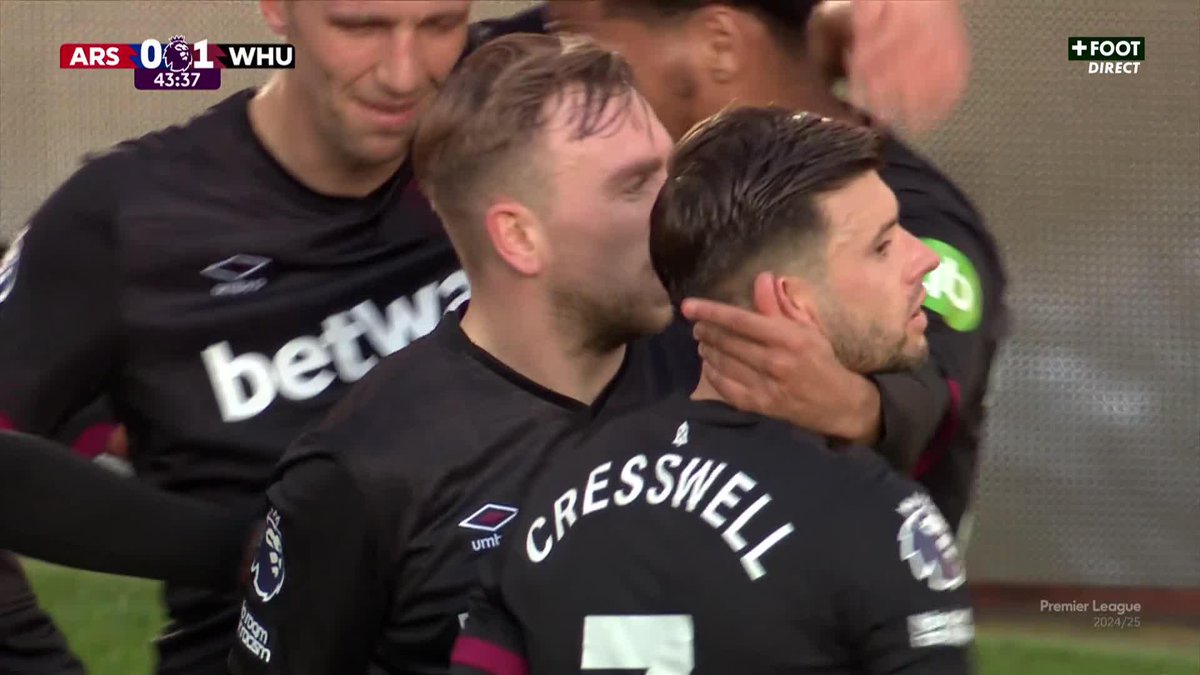 𝗦𝗨𝗥𝗣𝗥𝗜𝗦𝗘 𝗔̀ 𝗟’𝗘𝗠𝗜𝗥𝗔𝗧𝗘𝗦 ! 🤯 Arsenal pouvait revenir aujourd’hui à 5 points de Liverpool. Arsenal est mené à la pause à domicile face à West Ham. 😬 🎥 CANAL+ Foot
