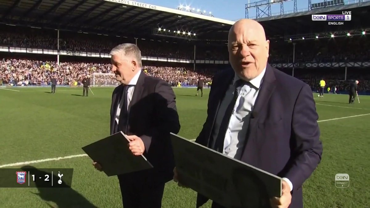 beIN SPORTS' Andy Gray's reaction as he is unveiled as an Everton Giant 🔵 #beINPL #EFC #Everton