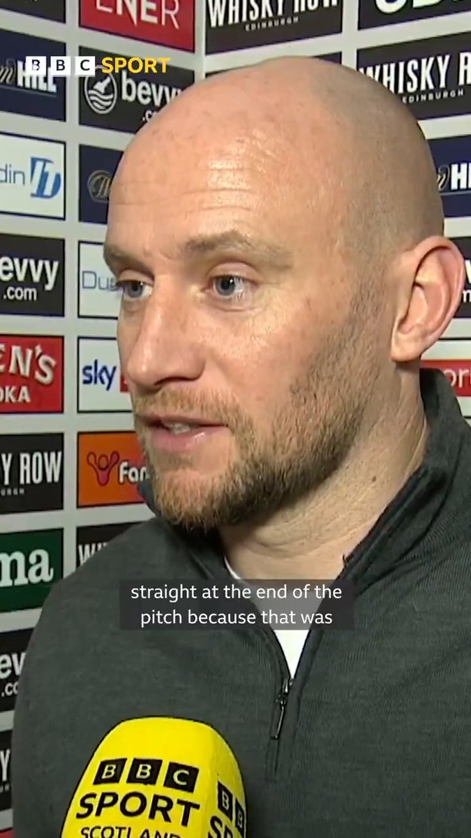 "I'm delighted the pitch is the size it is. I'll need to give my groundmen a wee pat on the back" 😅 Hibernian head coach David Gray on Celtic's disallowed goal today ⤵️ #BBCFootball