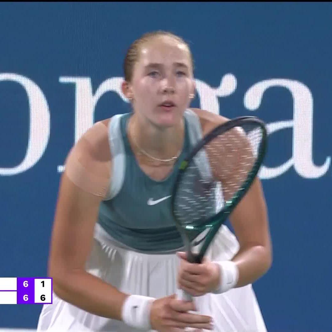Mirra's in charge 👊 After an hour, Mirra Andreeva grabs the opener 7-6(1) and is one set away from her first WTA 1000 title! #DDFTennis