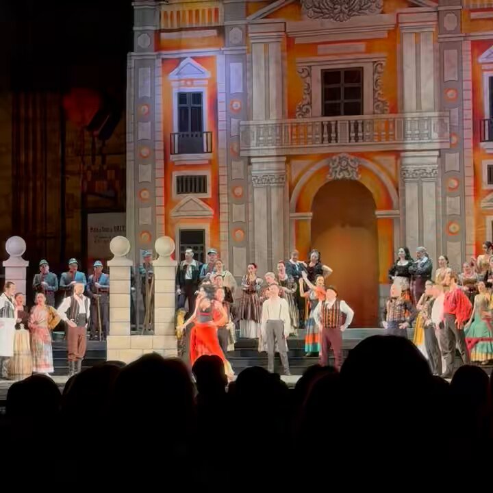 Che grande popolo quello ucraino. Non rinuncia all’arte e alla cultura neanche durante una guerra e sotto i bombardamenti. Oggi, al #Teatro di #Odessa, tra i più belli al mondo, va comunque in scena la #Carmen e noi siamo riusciti a goderne anche se solo per un fugace momento. Una delle esperienze più incredibili che abbia mai fatto e vissuto. Senza parole, davvero.