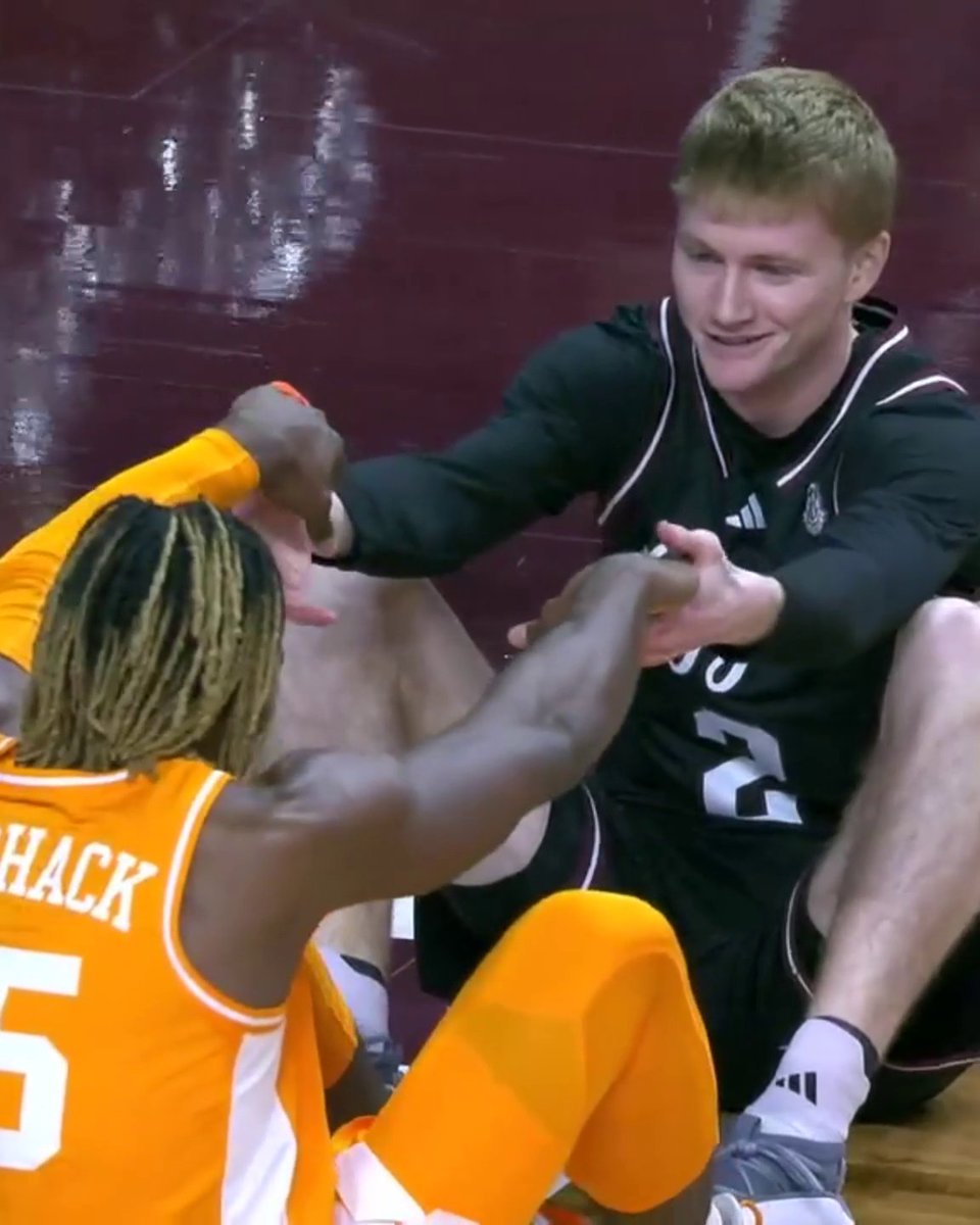 The sportsmanship 👏👏 Texas A&M Basketball | Tennessee Basketball