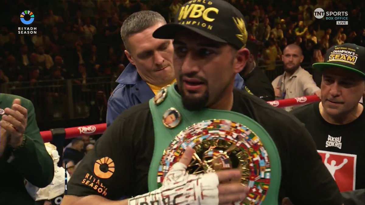Agit Kabayel is handed the gold by Oleksandr Usyk 🏆 #TheLastCrescendo | #RiyadhSeason | BUY NOW on TNT Sports Box Office ▶️