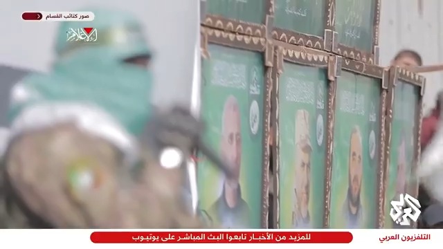كتائب القسام تنشر تسجيلا مصورا لعملية الإفراج عن أسرى من الدفعة السابعة يظهر فيه أسرى لم يفرج عنهم بعد