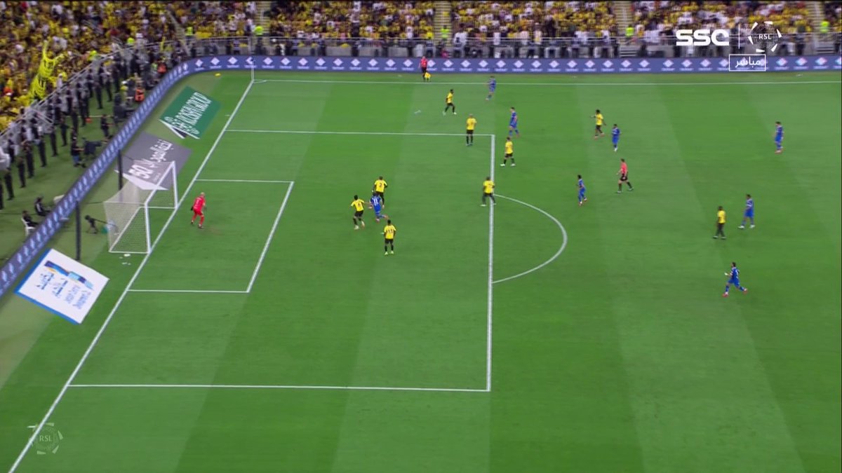 العميد يتربع على قمة الدوري وقلوب عشاقه، شكرا للفريقين على كلاسيكو للذاكرة 🔥👏🏻 #الاتحاد_الهلال