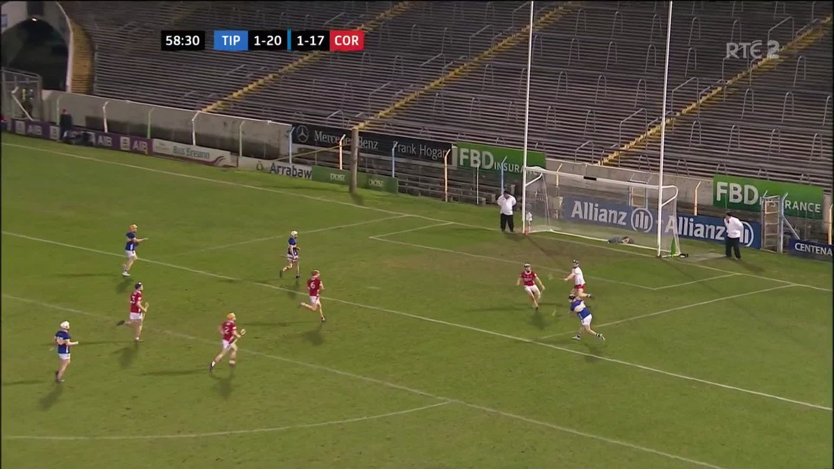 I'm no goal keeper but surely he shouldn't be coming off his line here. Style points deducted from the Tipp man for not pulling on it like Sean Kenneally 😏