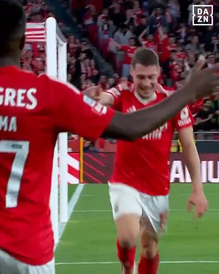 Il canto del Gallo 🐔🔴 Il primo di Belotti con il Benfica 🥇🇵🇹 #Benfica #Belotti #LigaPortugal #DAZN