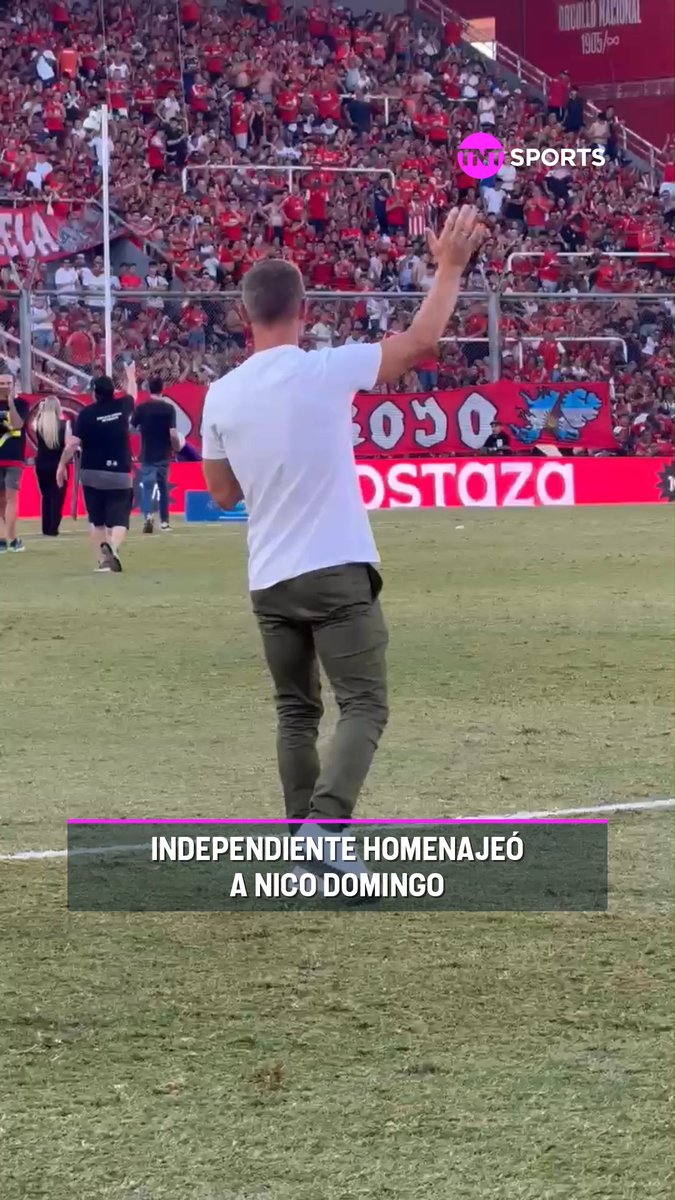 Lindo homenaje a Nico Domingo en el entretiempo. La gente de #Independiente no se olvida de su paso por el club.