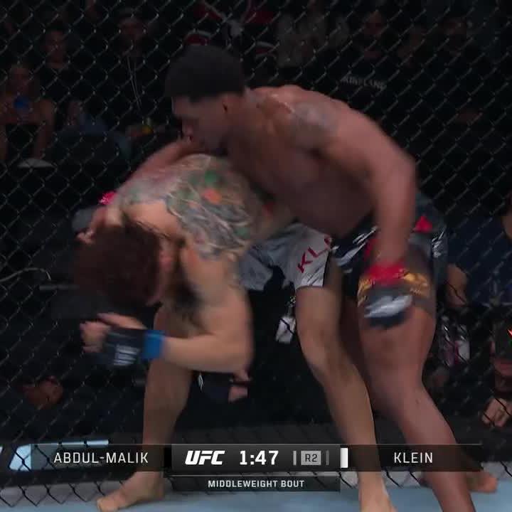 MANSUR ABDUL-MALIK GETS THE FINISH AFTER A TOUGH FIRST ROUND AT #UFCSEATTLE 😤