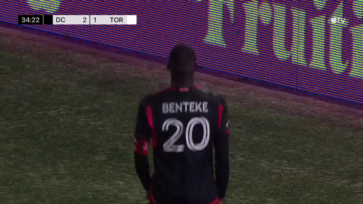 It's a bird, it's a plane, it's BENTEKE! Last year's Golden Boot winner puts @DCUnited back ahead. 💪