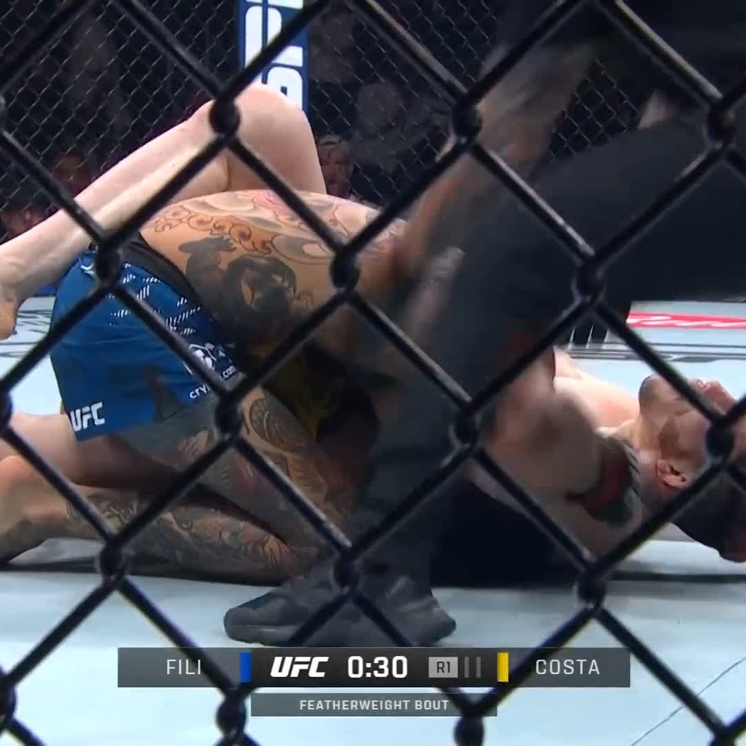 That's 2 submission wins in a row for 𝙈𝙚𝙡𝙠 “𝐷𝑎𝑙𝑚𝑎𝑡𝑖𝑎𝑛” 𝘾𝙤𝙨𝙩𝙖 👏 He gets this submission via guillotine choke in round 1! #UFCSeattle