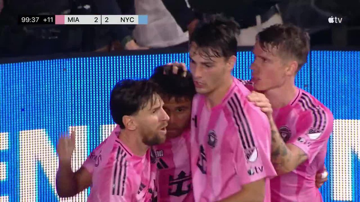 Minuto 100 de partido. Inter Miami perdiendo 1-2 en el debut de la MLS 2025. Y Lionel hace esto, con 37 años. Jajaja, qué enfermo. 🛸