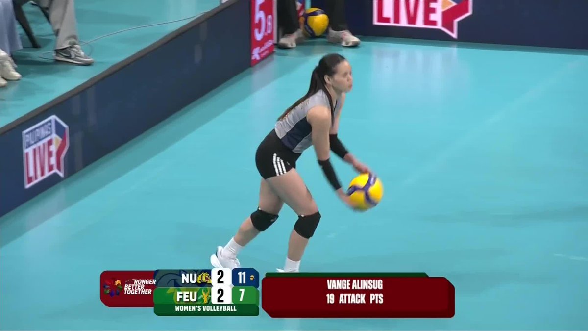 ERIN NA SIYA 😤 Erin Pangilinan erupts in a monster block against Jazlyn Ellarina to keep the NU Lady Bulldgs ahead of FEU in the UAAP Season 87 women’s volleyball tournament! #OneSports #UAAPSeason87 #StrongerBetterTogether #LegendsStartHere