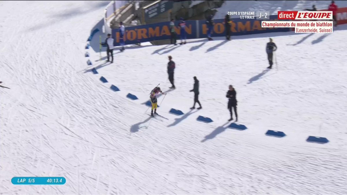 L'émotion d'Océane Michelon ! La Française monte pour la première fois sur un podium mondial, et elle devient vice championne du monde de la mass start #lequipeBIATHLON