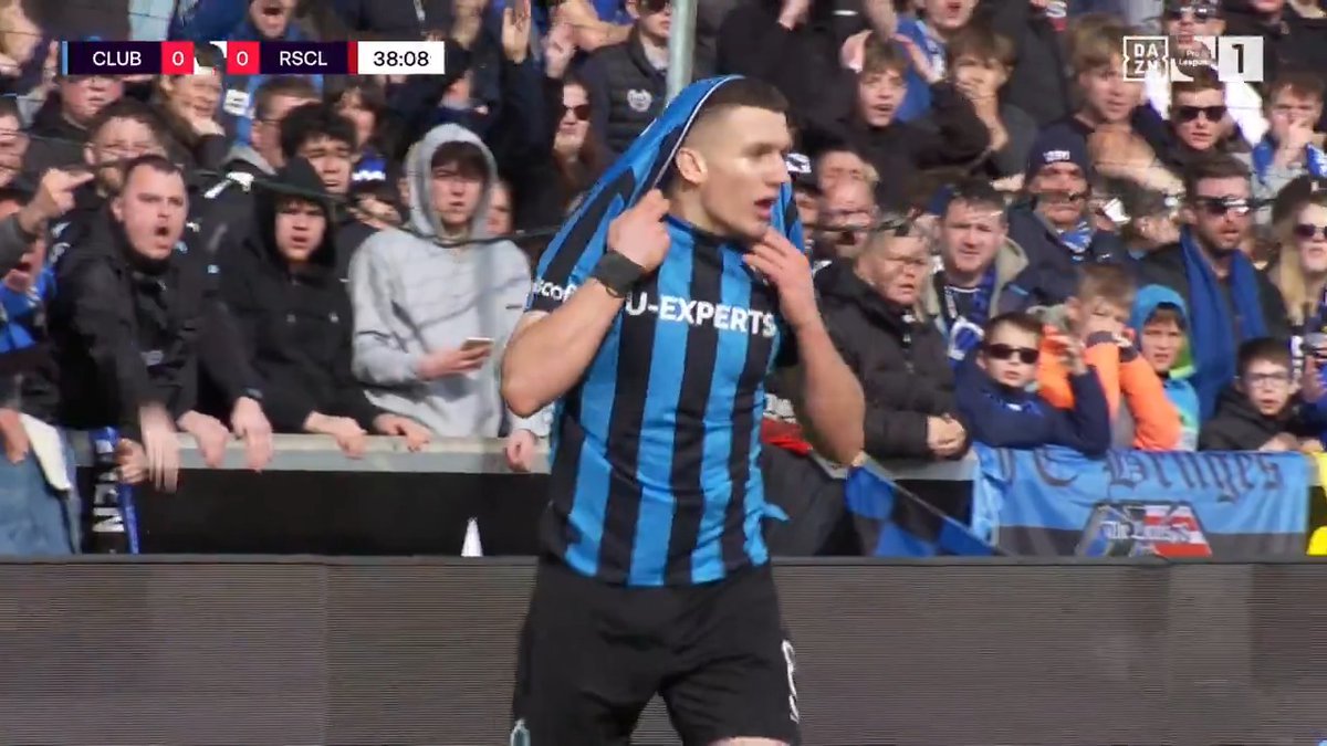 ❌ | Christos Tzolis wilt een penalty, maar de scheidsrechter gaat daar niet in mee. 🤔🫵 #CLUSTA