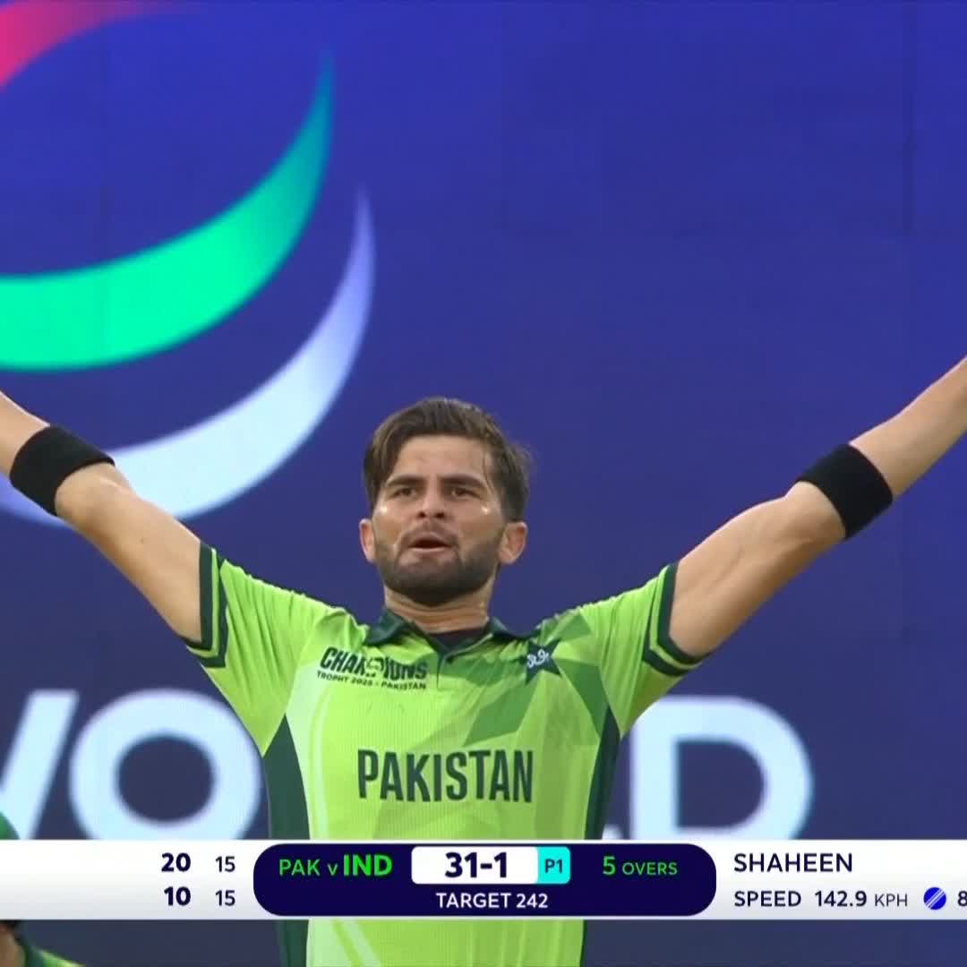 Shaheen Shah Afridi 🤝 taking wickets in the powerplay