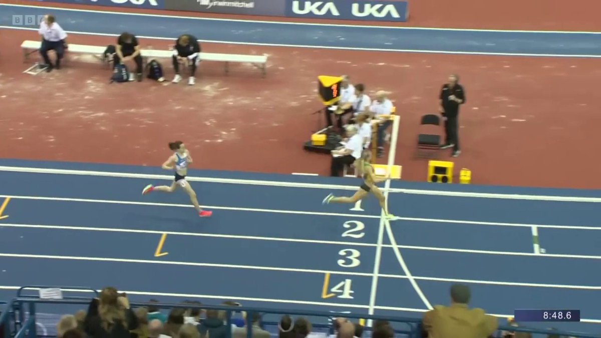 Hannah Nuttall, what a sprint finish! 🏃♀️ She's pipped Laura Muir to Gold 🥇 in the UK Indoor Championships 3000m Final. #BBCAthletics