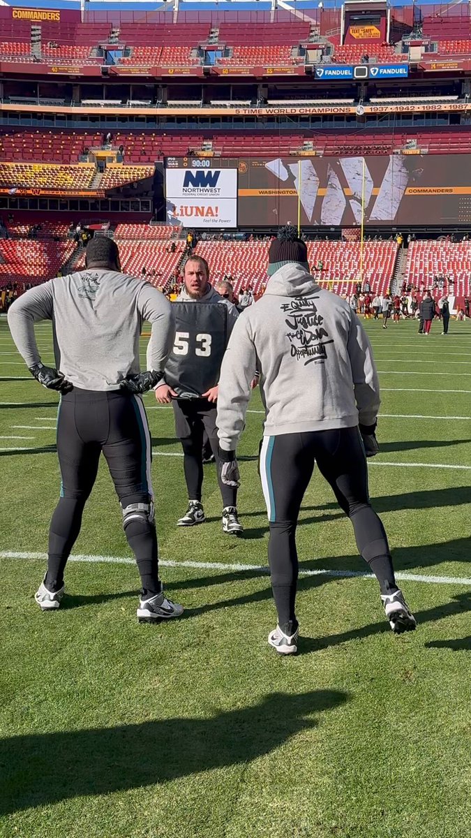 .Philadelphia Eagles #StoutlandU #gameday #fundamentals #toolbox The Birds are the only TEAM in the #NFL that works its starters on the Offensive Line out before the game..Every Year; Every Game..Last minute instructions from Coach Jeff Stoutland always pay off. #BaldysBreakdowns