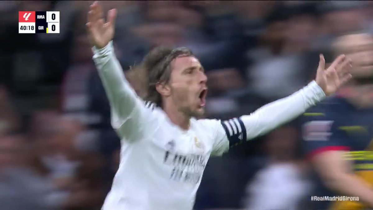 LUKA MODRIC WITH A WORLDIE ON THE HALF VOLLEY FROM WELL OUTSIDE THE BOX TO GIVE REAL MADRID THE LEAD 😱😱😱
