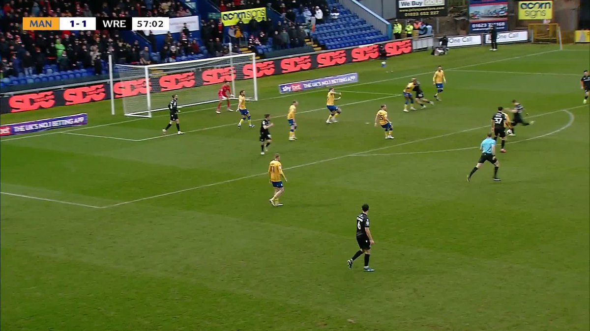 Max Cleworth drills the ball into the bottom corner! 💥 The centre-back scores his EIGHTH of the season! 👏