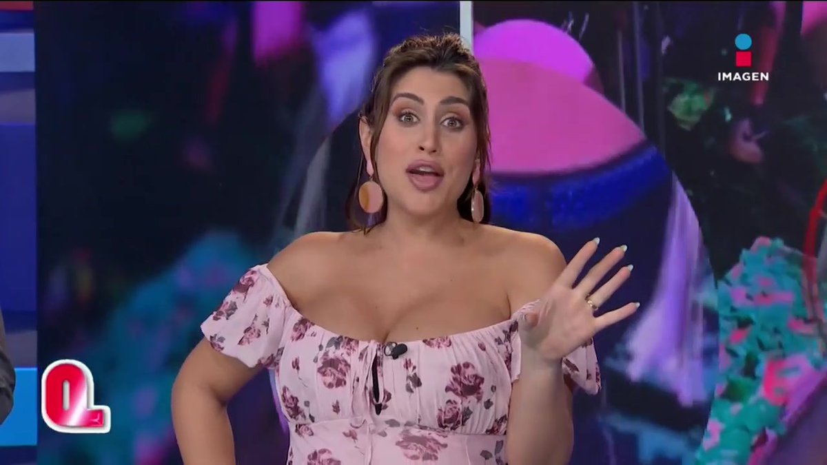 #LoMásVisto A una de las Ha-Ash se le perdió el micrófono a medio show. #QuéImporta por Imagen Televisión