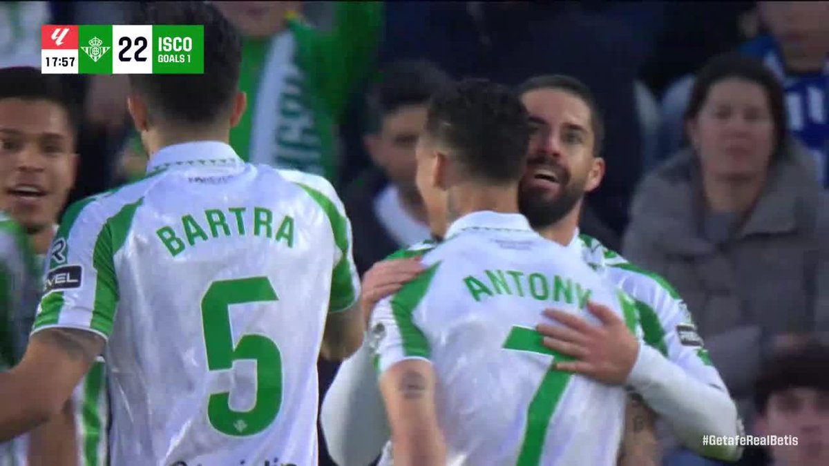 ANTONY GETS THE BALL IN HIS OWN HALF, DRIVES UP THE FIELD, AND FINDS ISCO IN THE BOX TO MAKE IT 1-0 BETIS! WHAT A PLAY 🔥