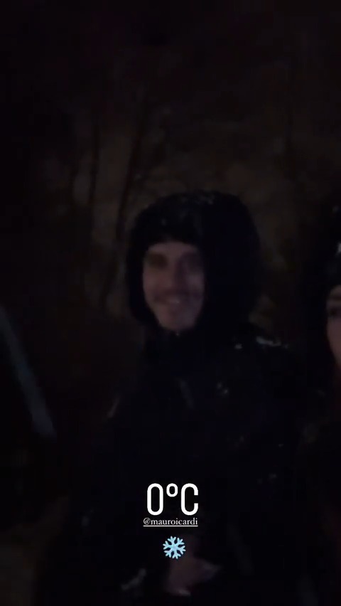 ❄️ Mauro Icardi ve China Suarez kar yağışının tadını çıkarıyor.