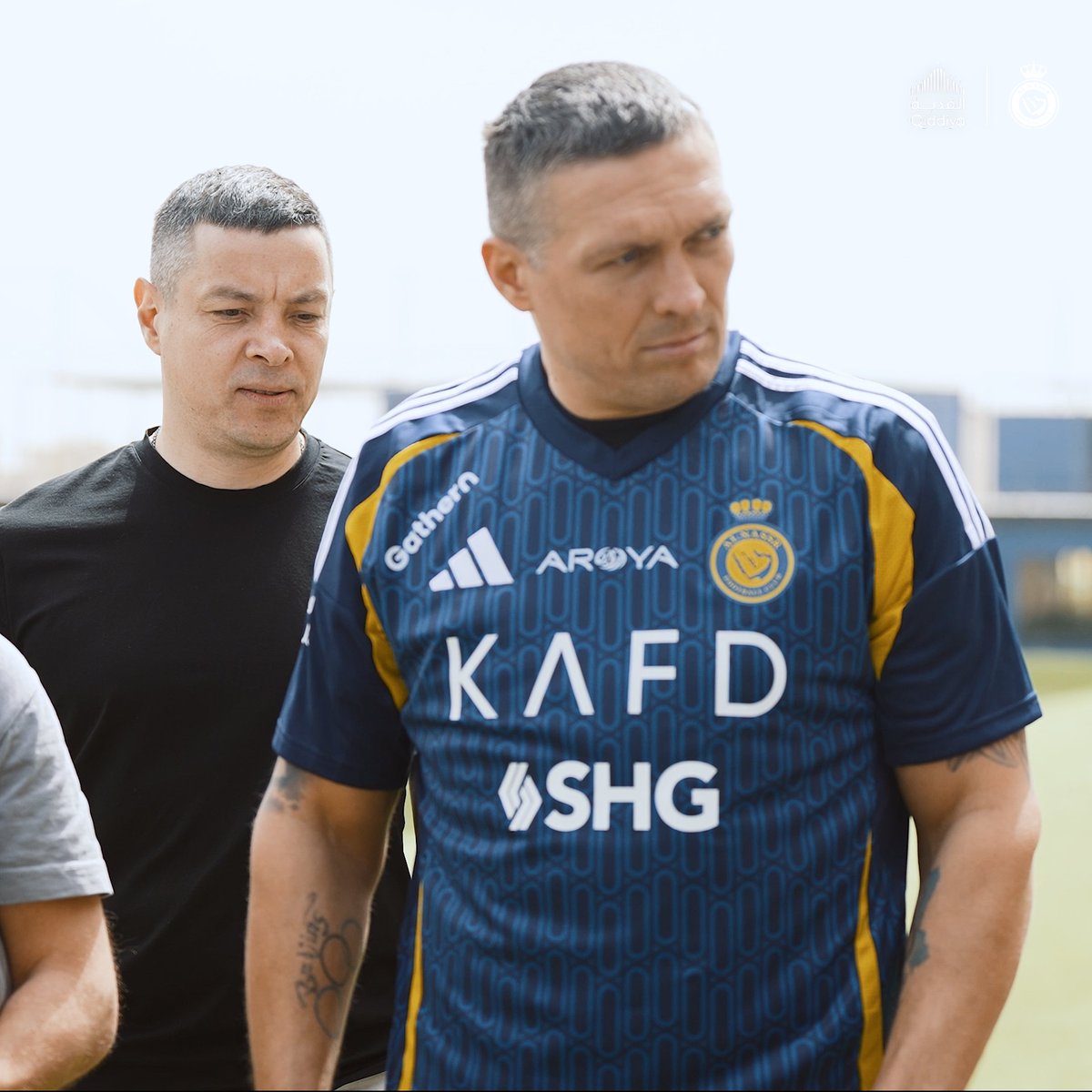 الملاكم الأوكراني أوسيك يزور #النصر 🥊 ويتحـدّث عن جماهير #العالمي 🤩