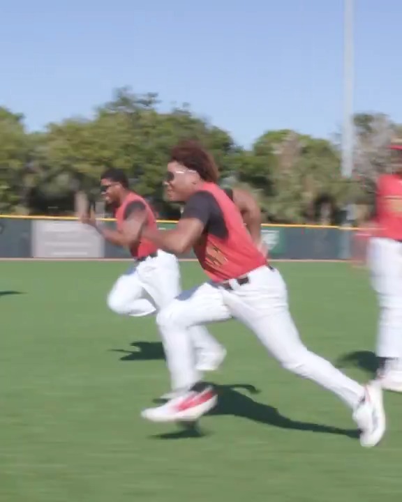 Position Players v. Pitchers 🏃🏾‍♂️🚦 MLB Develops alum Christian Dunn and Hampton Phillips keep the Grambling State Baseball Sunday tradition alive at the #AndreDawsonClassic🦅⚾️