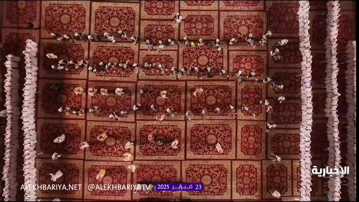 سيوف وأصوات تصدح بالفخر.. العرضة السعودية حاضرة في احتفالات الهيئة الملكية وإمارة المنطقة احتفاء بـ #يوم_التأسيس #الإخبارية