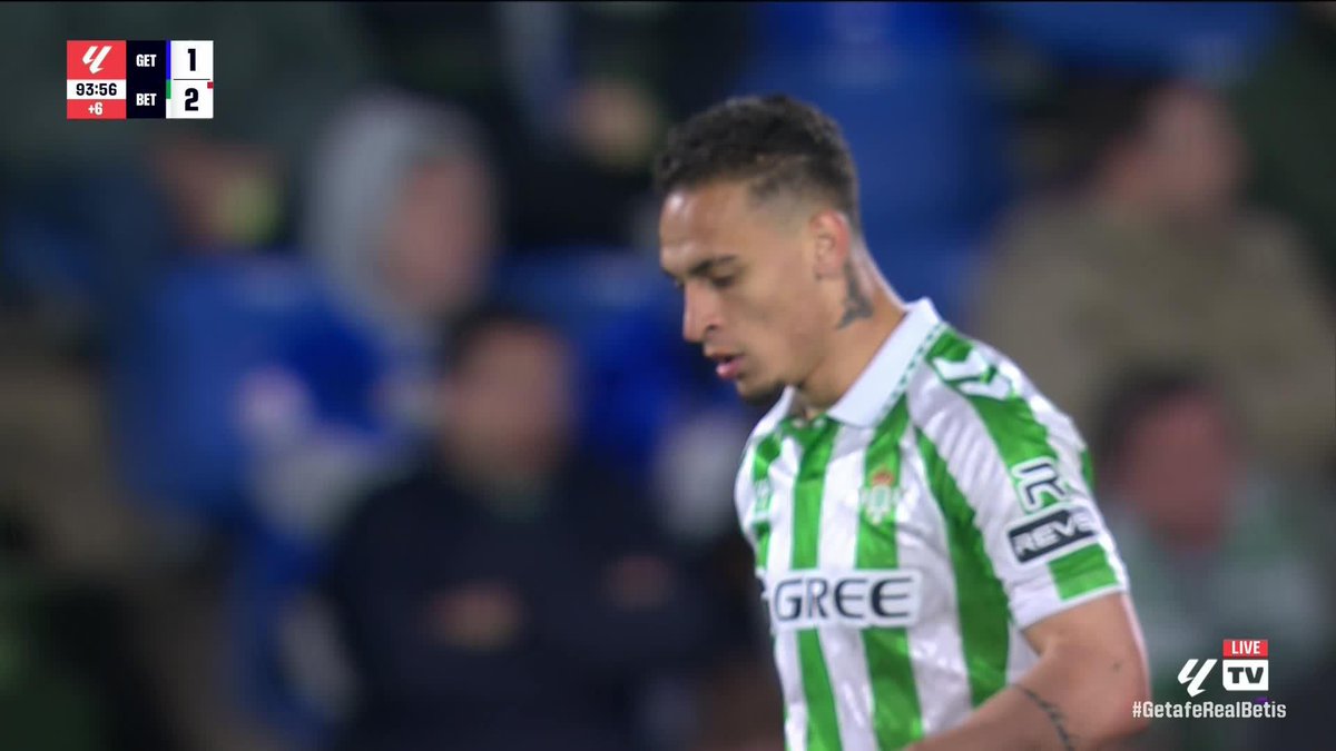 Antony gets sent off! 😱 The Brazilian receives a straight red card for a late tackle on Getafe's Juan Iglesias 🟥