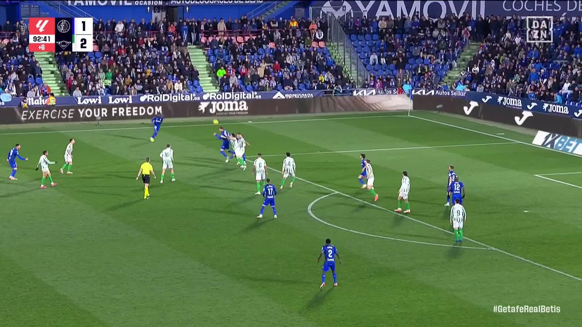Definiere Unnötig - Antony fliegt in der Nachsplelzeit mit Glatt Rot und verpasst das Spiel gegen Real Madrid gesperrt 😳 #DAZNmoment #LaLiga
