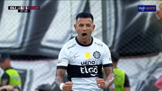 ⚪⚫¡Donde tenía que estar! Derlis González no perdonó e igualó rápidamente el #ClásicoTigoSports. 📺Tigo Sports ▶️Viví el #AperturaAPF2025 en