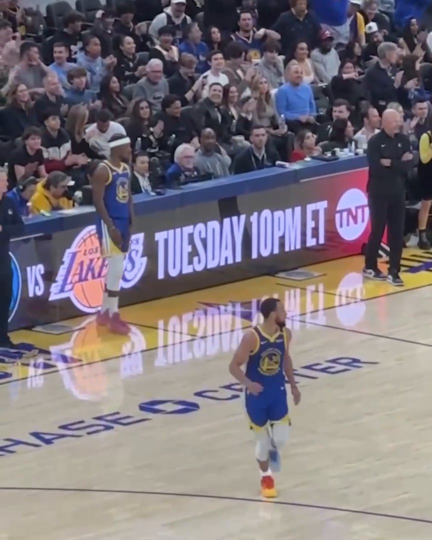 Steph Curry's 'Night Night' in the 3rd quarter had Jimmy Butler bowing 😅