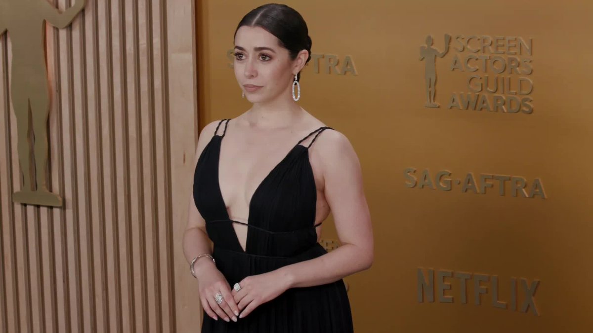 Cristin Milioti arrives at the #SAGAwards carpet.