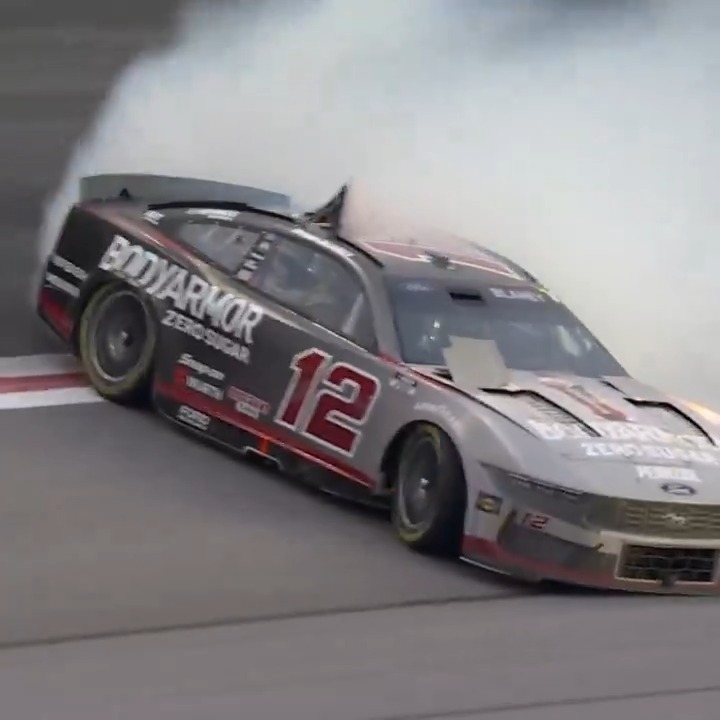 Now, Ryan Blaney gets turned ... but he keeps his foot in it!