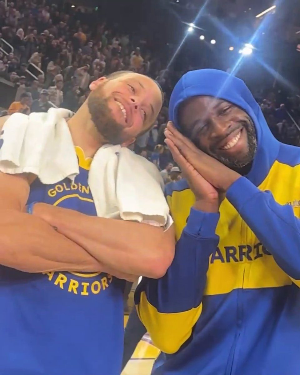 Draymond Green hitting the ‘night night’ celly with Steph Curry 😴