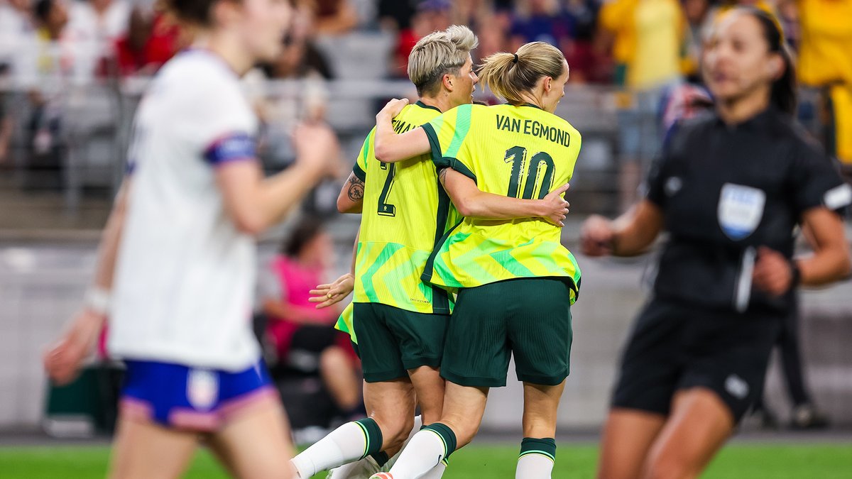 .Hayley Raso's inch-perfect cross 🎯 Michelle Heyman's perfect header to halve the deficit ⚽ 🎥 Paramount+ Australia #Matildas #SheBelievesCup #USAvAUS
